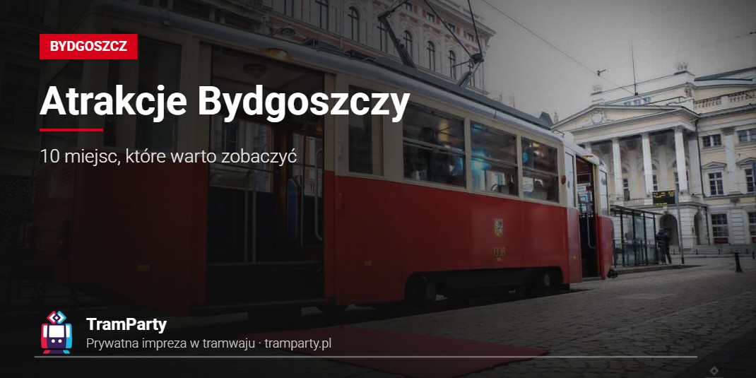 Atrakcje Bydgoszczy – zabytkowy tramwaj TramParty z czerwonym dywanem na brukowanej ulicy