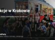 Atrakcje Krakowa – grupa znajomych przy zabytkowym tramwaju TramParty w Krakowie