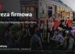 Impreza firmowa we Wrocławiu – zespół pozuje przed zabytkowym tramwajem TramParty