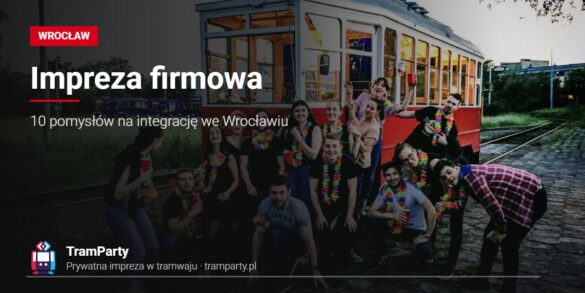 Impreza firmowa we Wrocławiu – zespół pozuje przed zabytkowym tramwajem TramParty