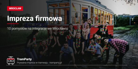 Impreza firmowa we Wrocławiu – zespół pozuje przed zabytkowym tramwajem TramParty