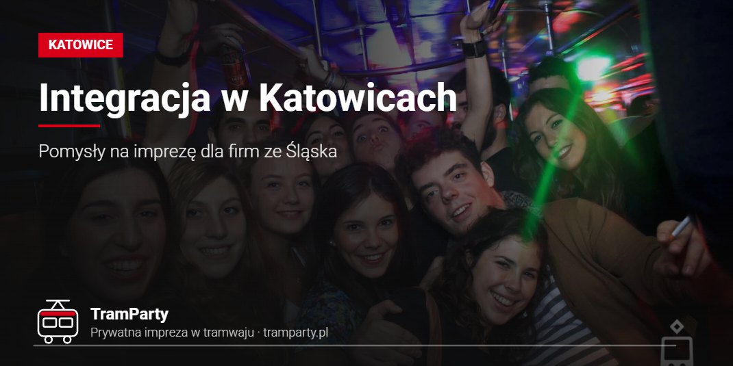 Imprezy integracyjne w Katowicach – uczestnicy firmowej imprezy bawią się w tramwaju TramParty