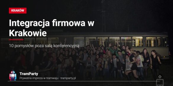 Integracja firmowa w Krakowie – duża grupa uczestników przed imprezowym tramwajem TramParty