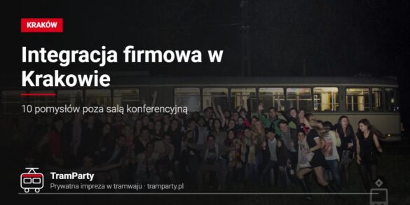 Integracja firmowa w Krakowie – duża grupa uczestników przed imprezowym tramwajem TramParty