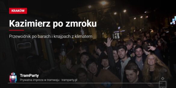 Kazimierz po zmroku – uczestnicy imprezy wsiadają do tramwaju TramParty na nocnej ulicy Krakowa