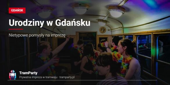 Urodziny w Gdańsku – goście w hawajskich girlandach bawią się w imprezowym tramwaju TramParty