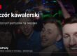 Wieczór kawalerski we Wrocławiu – grupa mężczyzn bawi się w imprezowym tramwaju TramParty