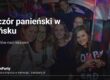 Wieczór panieński w Gdańsku – przyjaciółki pozują do zdjęcia w imprezowym tramwaju TramParty